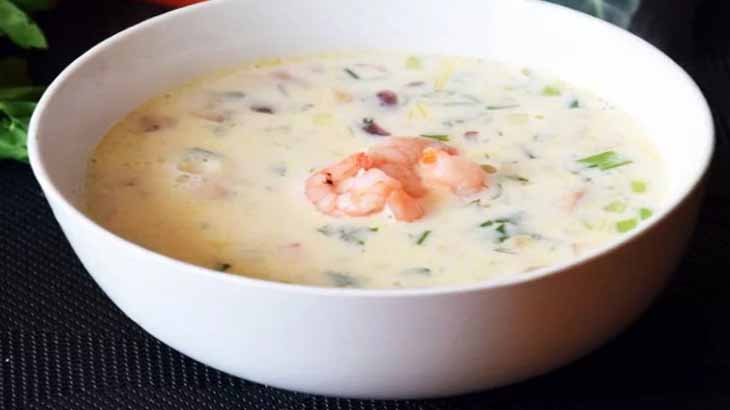 Рецепт приготовления сырного супа с креветками и зеленью